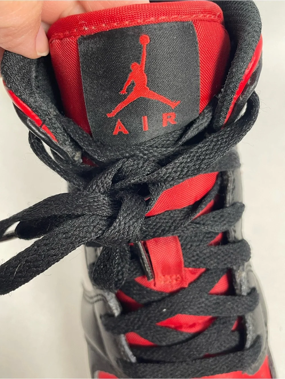 Nike Air Jordan 1 Mid GS 'Bred Toe' 2022 (554725-079) - Size 5.5Y / Women's 7